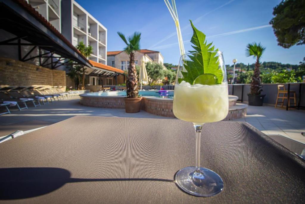 Hotel Lumbarda Hotel 3*