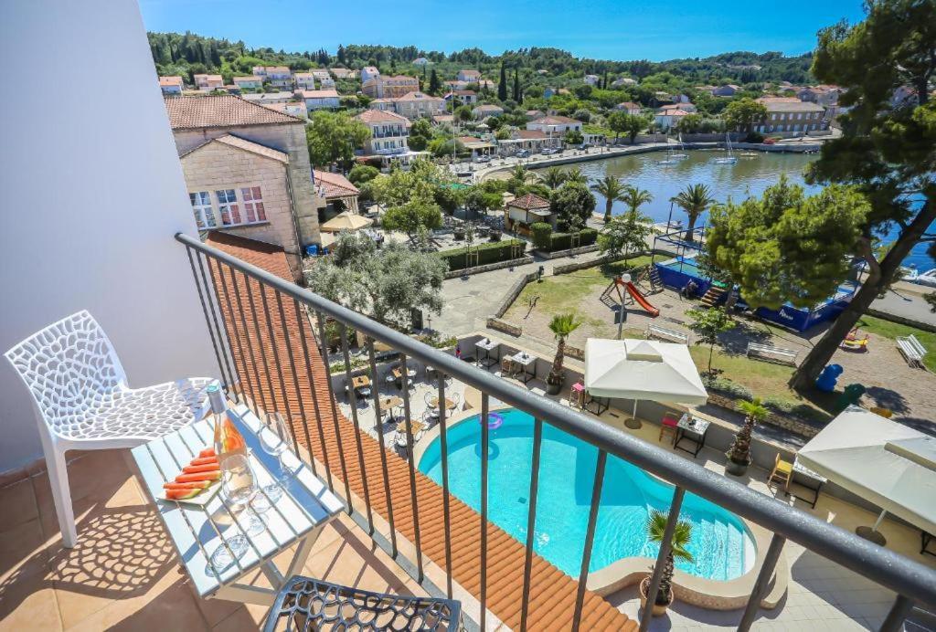 Hotel Lumbarda 3*