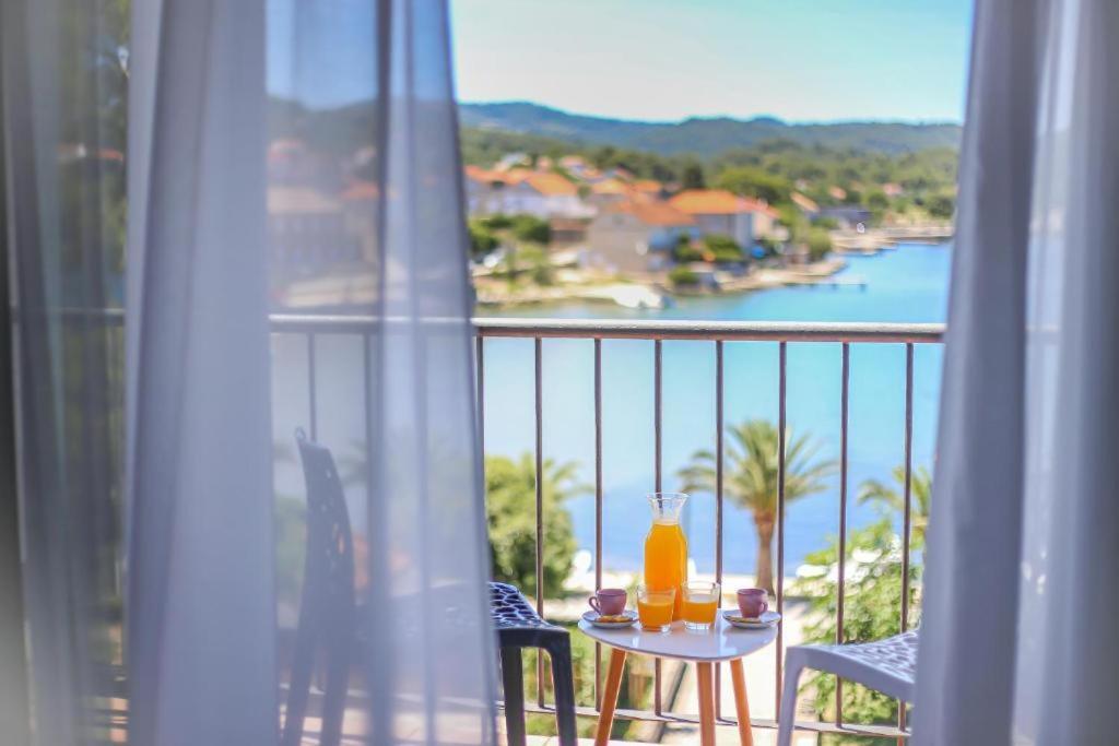 Hotel Lumbarda 3*