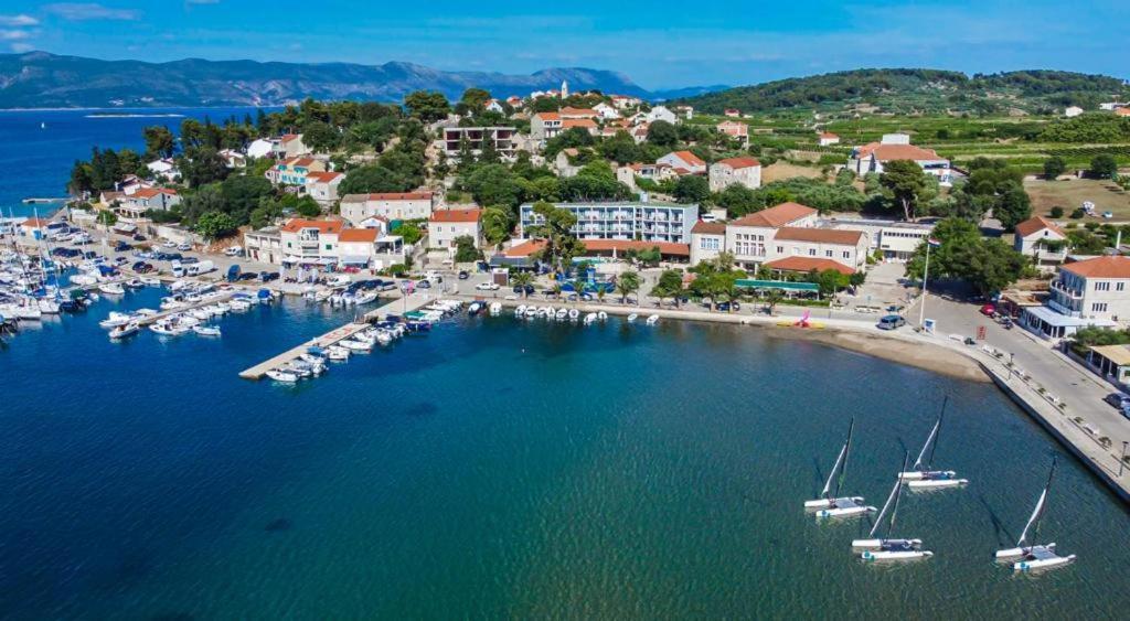 Hotel Lumbarda Hotel 3*